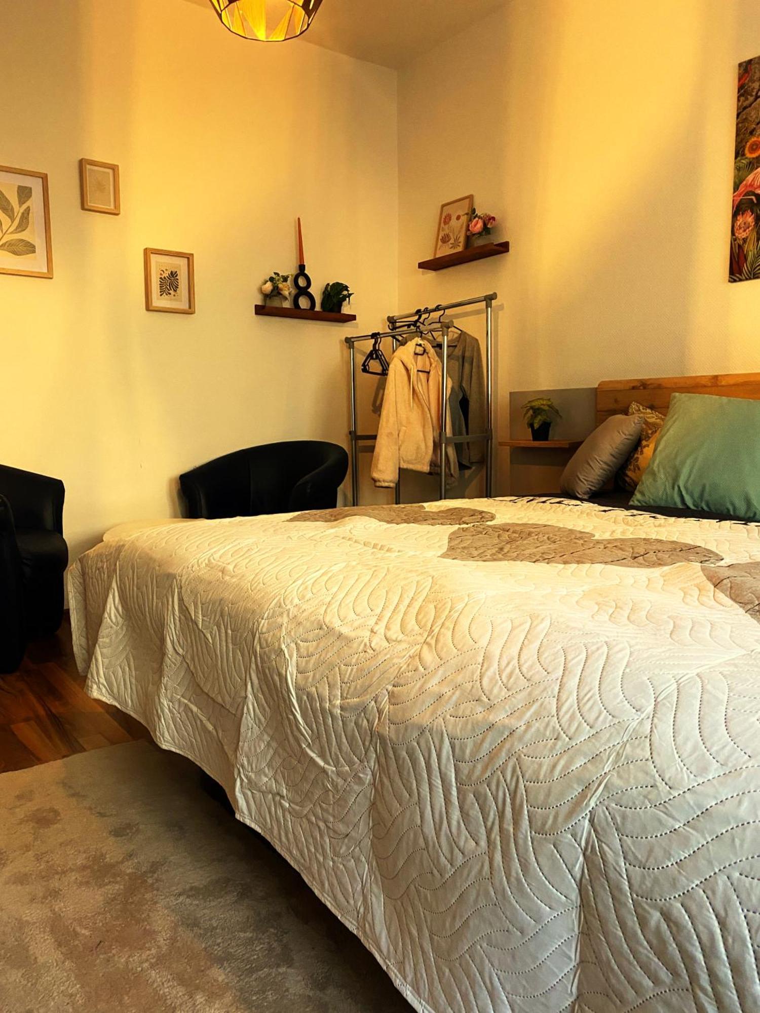 Karli'S Stuebchen Apartment Гера Екстериор снимка